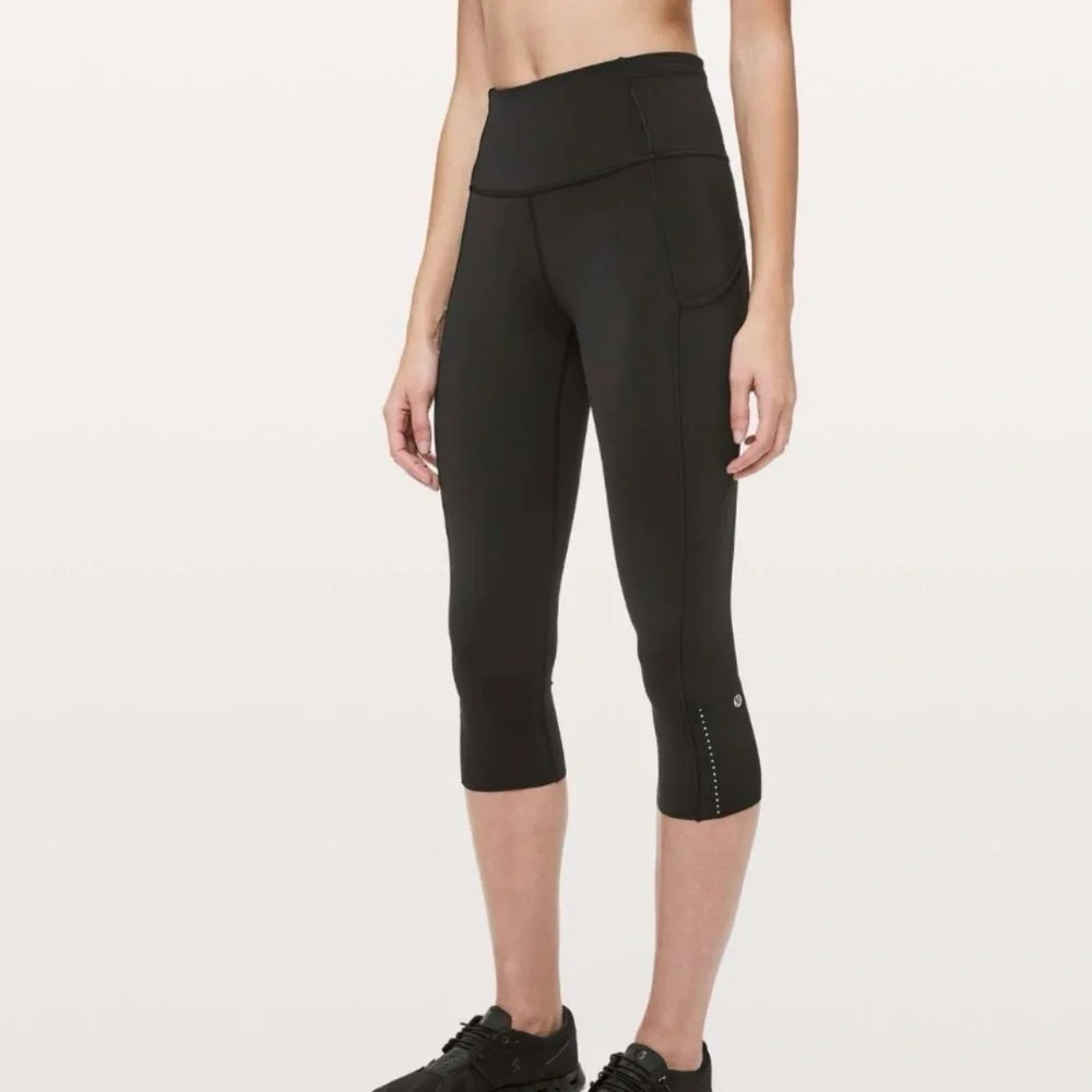 Lululemon 4 Fast Free Crop Nulux 19” black crops great pre owned reflector strip